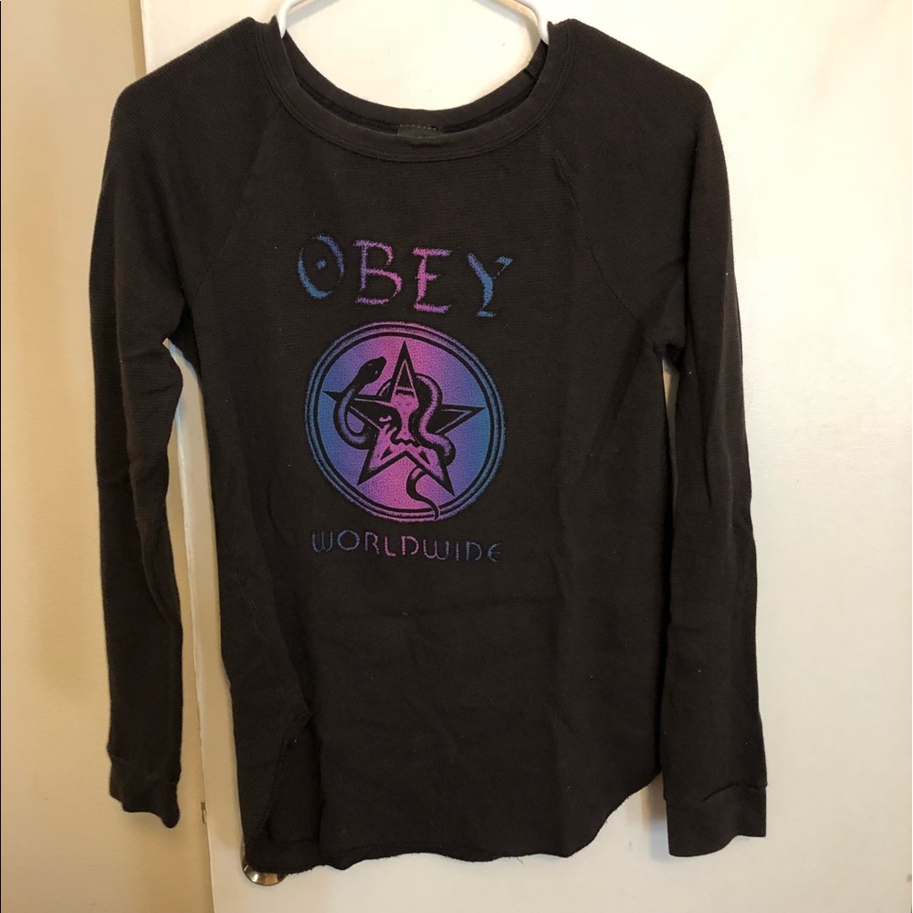 Long sleeve obey